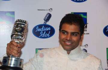 hyderabad s sreeram wins indian idol 5