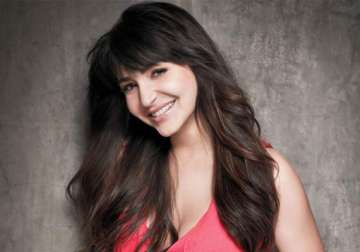 anushka sharma to mark her debut on facebook