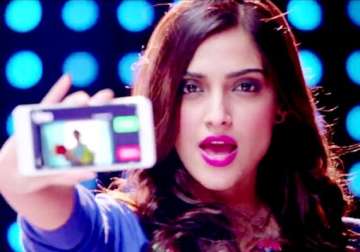 sonam kapoor s maakaphone took 15days to get clearance by censor board watch video