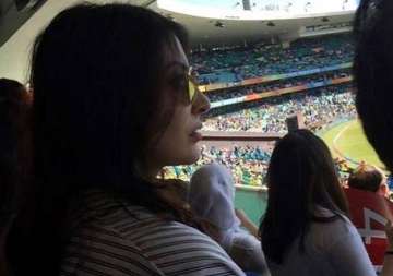 world cup 2015 anushka sharma s photo of anxiously watching india vs australia goes viral