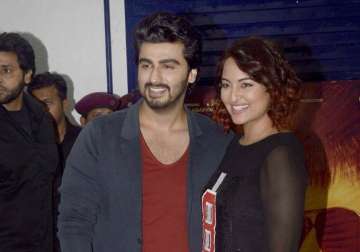 arjun sonakshi s sizzling tevar at iit fest see pics