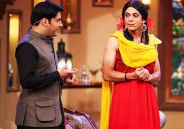 watch video cast of comedy nights with kapil gets emotional gutthi cries in final episode
