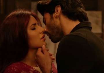 katrina and aditya to lock lips for 3 minutes the longest kiss ever