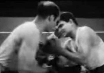 you ll surely rip out your brain after watching this boxing video