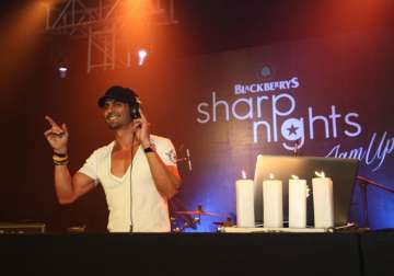 blackberry s sharp nights tour to enthrall music lovers in five cities