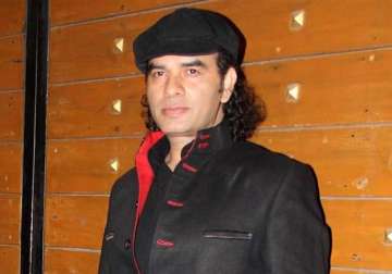 mohit chauhan gives tribute to buddies with aisee waisi.. song