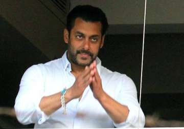 salman khan thanks supporters for prayers