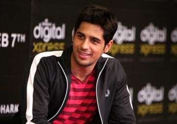 find out the reason why sidharth malhotra is maintaining a diary