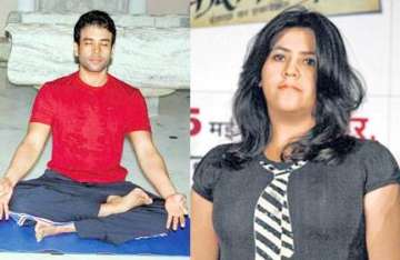 tusshar ekta go in for power yoga