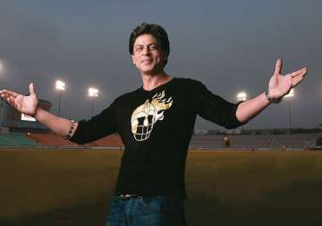 wow shah rukh khan gets 17 million reasons to be happy this new year