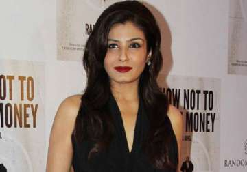 raveena tandon to do an intimate scene in her next as benazir bhutto
