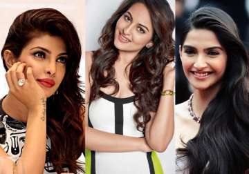 sonam and priyanka come out to support sonakshi