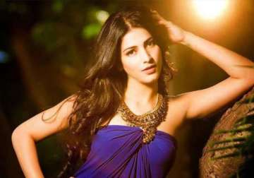 shruti haasan turned the hulk for dubsmash