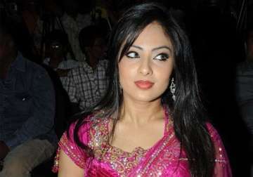 nikesha patel hurt on her maiden horse riding experience