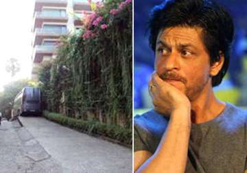 bmc demolishes the ramp outside shah rukh khan s house