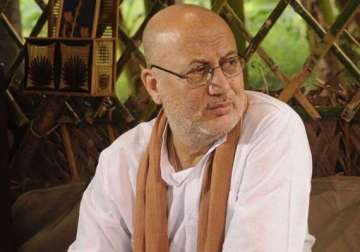 anupam kher feels india needs to be shown as a shooting destination