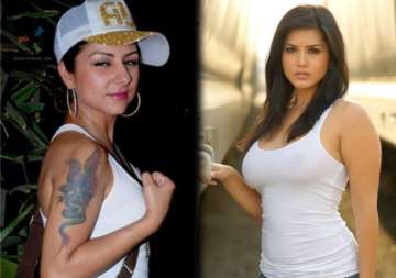 watch rapper hard kaur loudly abused sunny leone at public event