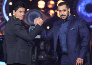 bigg boss 9 know how salman shah rukh s reunion brings a twist in the elimination