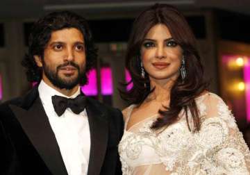 farhan akhtar congratulates priyanka chopra for baywatch