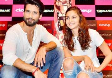 shahid and alia will perform live to promote shaandaar