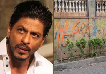 srk shocked after fan leaves graffiti on mannat wall