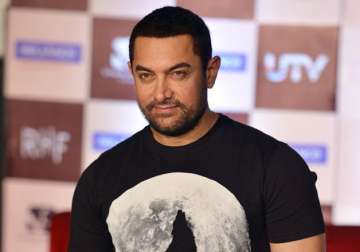 aamir khan suffers shoulder injury during dangal advised bed rest