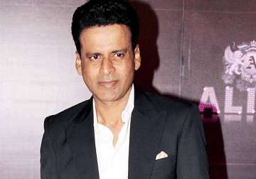 manoj bajpai finds it boring to travel alone