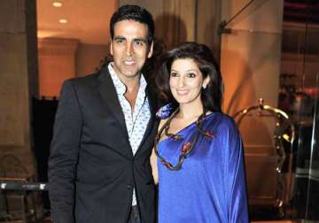 twinkle gets blank look as anniversary gift from akshay kumar