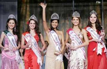 manasvi mamgai wins femina miss india crown