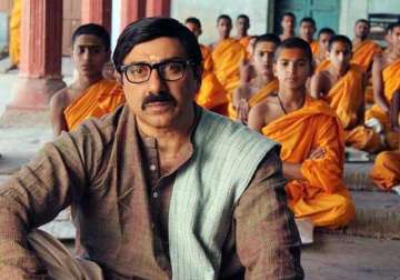 sunny deol s mohalla assi in trouble hc issues notice to censor board on film s promos