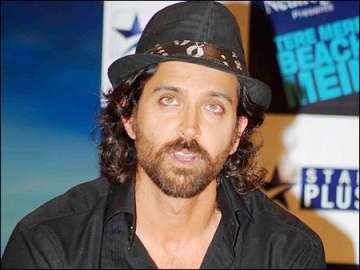 hrithik roshan discharged from hospital
