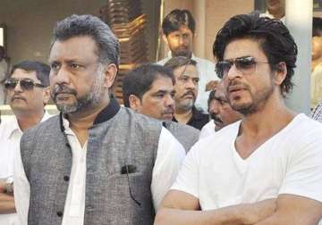 shah rukh and anubhav sinha team up to help poor farmers