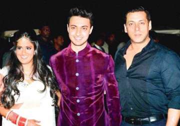 salman khan to perform dance number in arpita s husband aayush sharma s debut movie