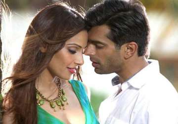 karan singh grover makes a romantic wish for bipasha basu on her birthday