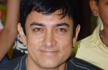 mehangayi daayan... singers settle payment issue with aamir