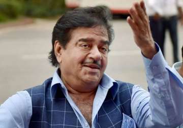 it s shatrughan sinha s birthday let s remember 5 iconic dialogues by him