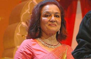 asha parekh booked for forgery in labour dispute case