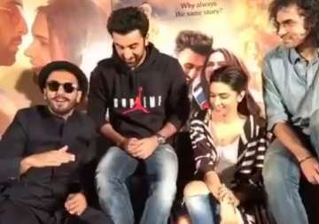 watch video ranveer spoils the fun in ranbir deepika s live tamashachat on facebook