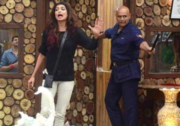 puneet issar s daughter makes filthy tweet about karishma tanna s late father