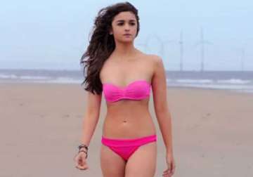 omg siddharth finds dipps kat s bikini body better than that of alia