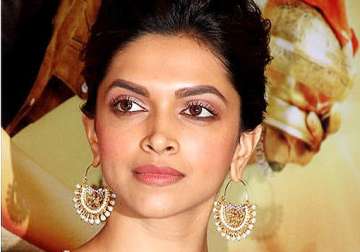 deepika padukone slams a news portal for overtly showcasing her cleavage see pics