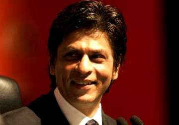 srk urges international filmmakers to experience kolkata