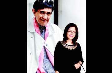 dev anand backs zeenat aman as hottie of all time