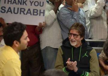 amitabh bachchan sings in train for charity