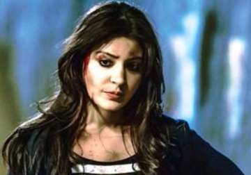 after glamorous bombay velvet look anushka sharma s de glam avatar in nh10 out