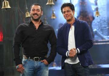watch salman and shah rukh unveiling details about bigg boss 9 special episode