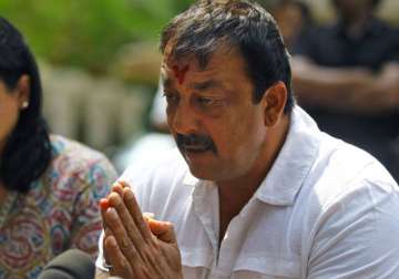 sanjay dutt gets 30 days parole in mumbai bomb blasts case