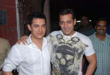 aamir accepts script rejected by salman saif