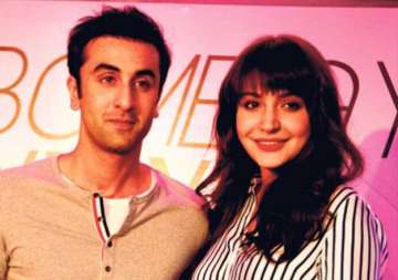 anushka ranbir to share seven lip locks in bombay velvet