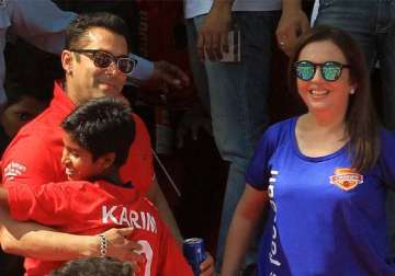 salman khan and nita ambani play football